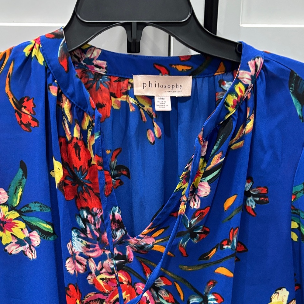 Philosophy Women's Vibrant Blue and Red Floral Blouse women’s top